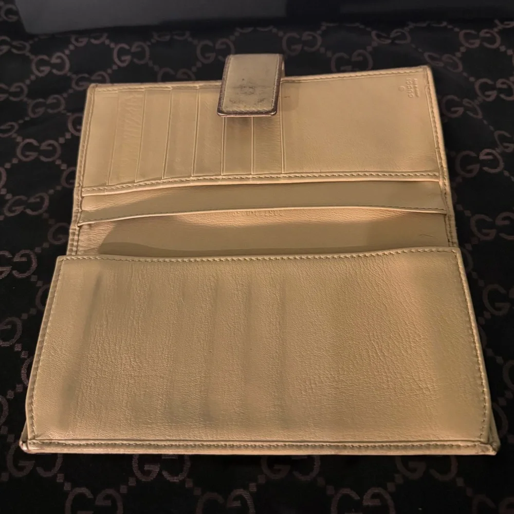 Gucci Shimmer Lovely Heart Wallet Pre-Loved - Picture 12 of 13